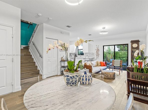 245 NE 210th St, Miami FL 33179