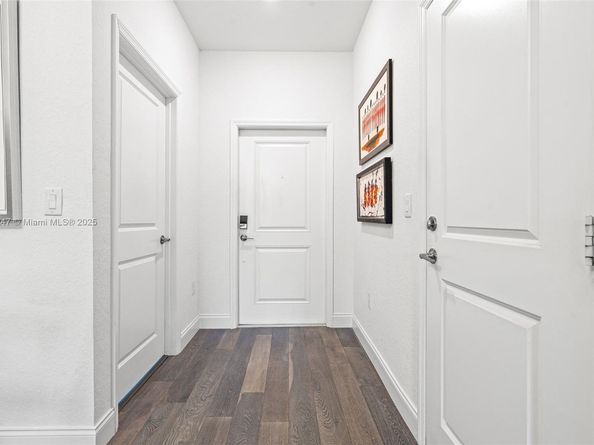 245 NE 210th St, Miami FL 33179