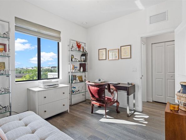 245 NE 210th St, Miami FL 33179