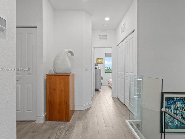 245 NE 210th St, Miami FL 33179