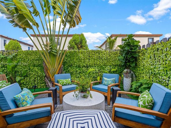 245 NE 210th St, Miami FL 33179