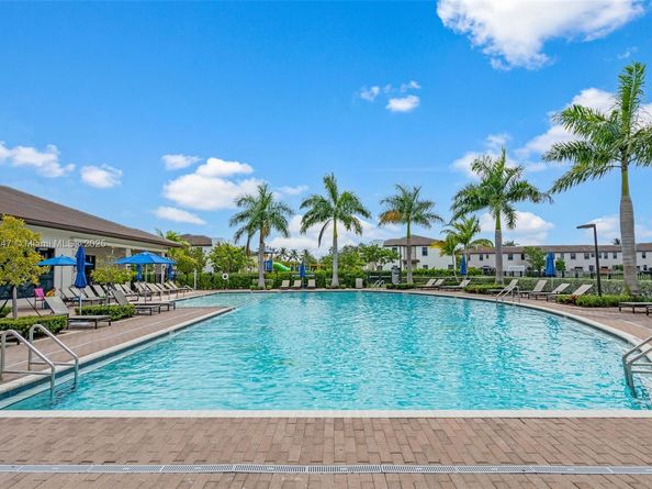 245 NE 210th St, Miami FL 33179