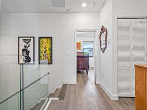 245 NE 210th St, Miami FL 33179