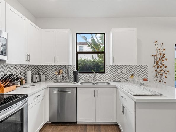 245 NE 210th St, Miami FL 33179