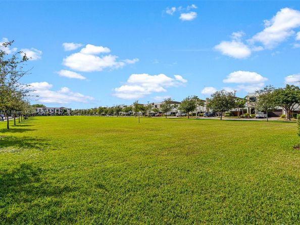 245 NE 210th St, Miami FL 33179