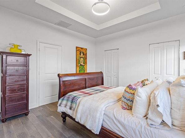 245 NE 210th St, Miami FL 33179