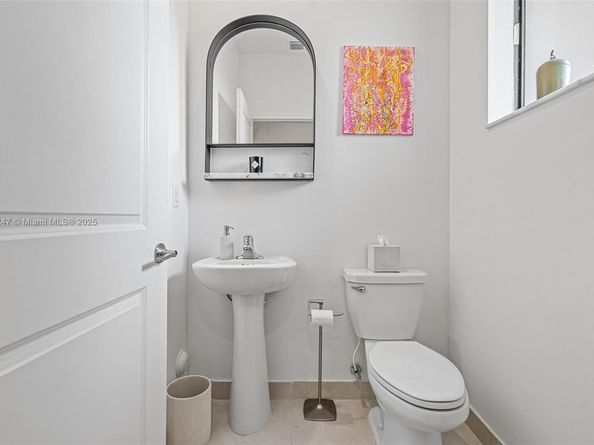 245 NE 210th St, Miami FL 33179