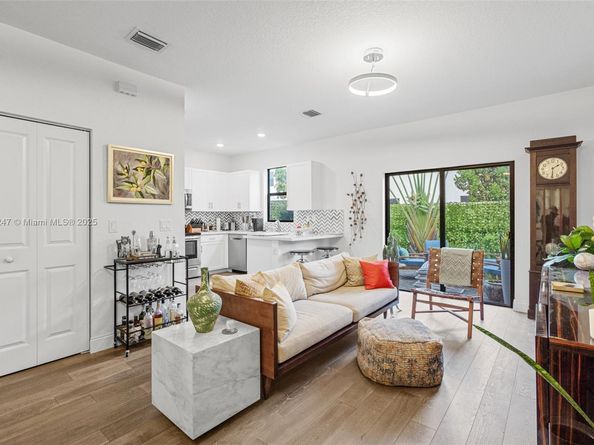 245 NE 210th St, Miami FL 33179