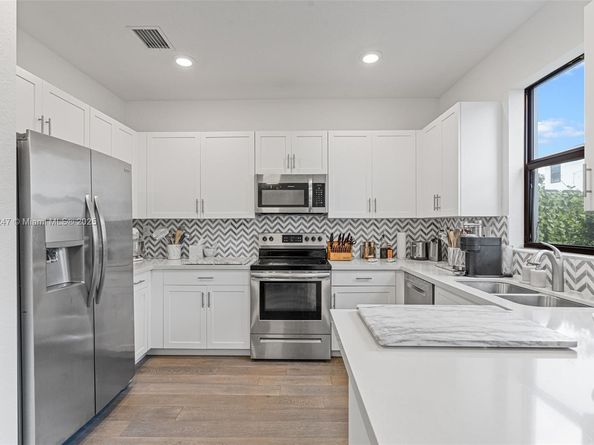 245 NE 210th St, Miami FL 33179