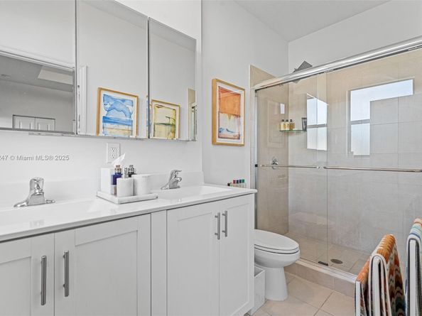 245 NE 210th St, Miami FL 33179