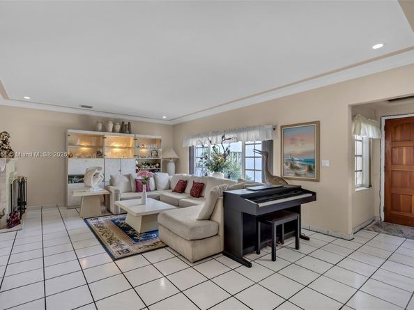 900 N Shore Dr, Miami Beach FL 33141