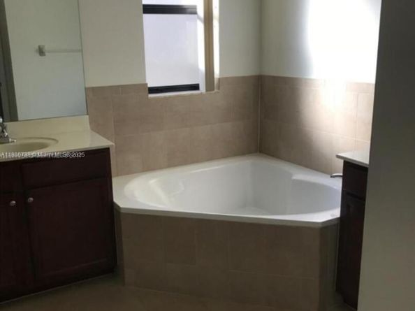 15400 SW 176 Ln, Miami FL 33187