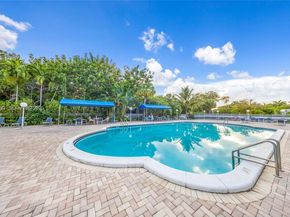 4350 Hillcrest Dr 200, Hollywood FL 33021