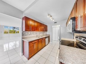 4350 Hillcrest Dr 200, Hollywood FL 33021