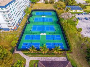 4350 Hillcrest Dr 200, Hollywood FL 33021