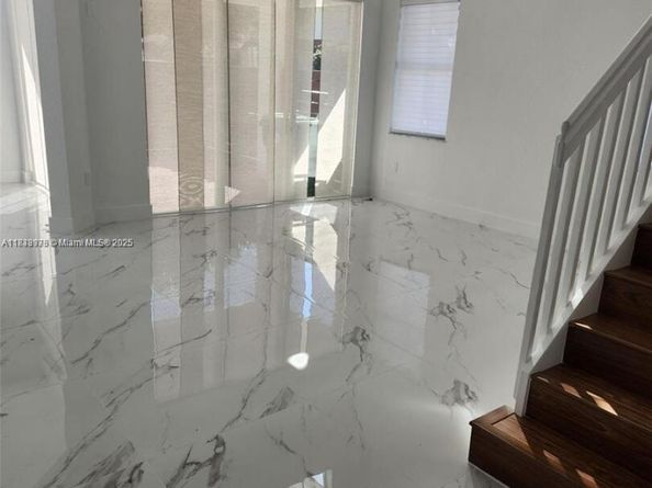 8465 NW 108th Path, Doral FL 33178