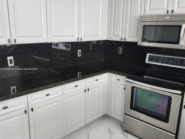 8465 NW 108th Path, Doral FL 33178