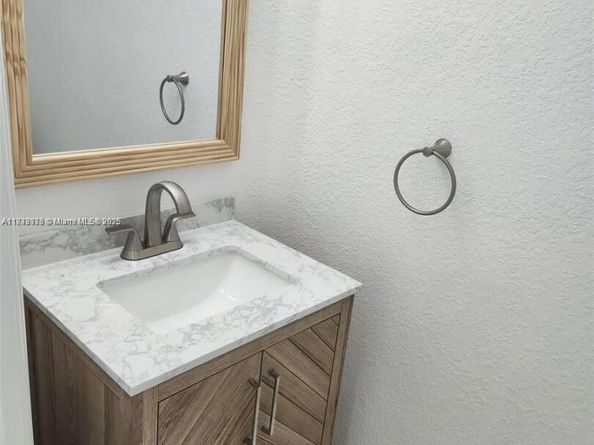 8465 NW 108th Path, Doral FL 33178
