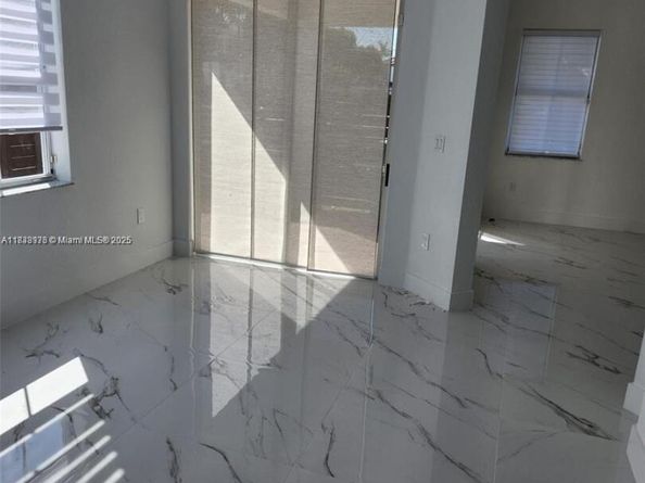 8465 NW 108th Path, Doral FL 33178