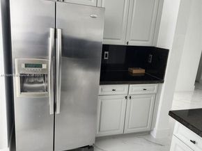 8465 NW 108th Path, Doral FL 33178