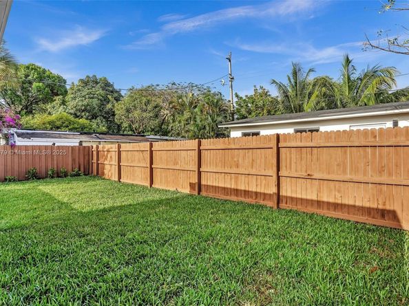 1123 NE 1st Ave, Fort Lauderdale FL 33304