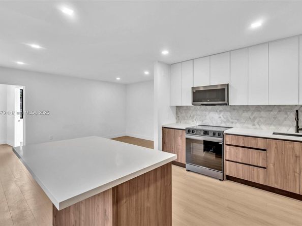 1123 NE 1st Ave, Fort Lauderdale FL 33304