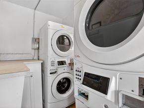 1716 NW 19th St, Miami FL 33125