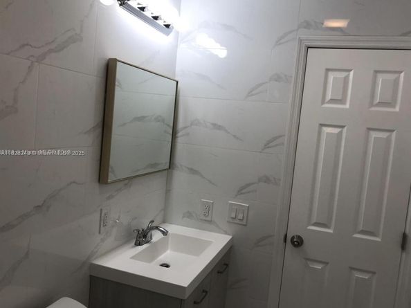 6710 SW 18th Ct, North Lauderdale FL 33068