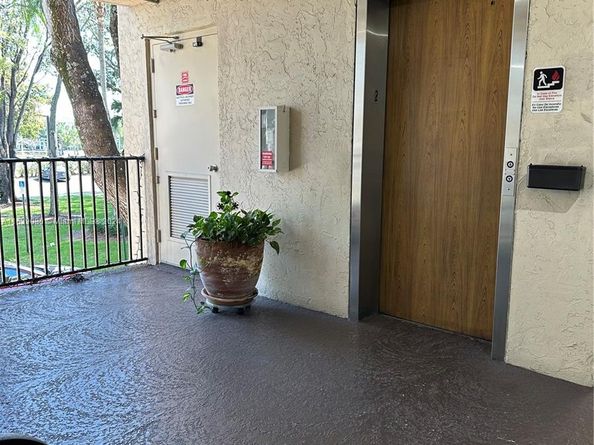 6701 N University Dr 202, Tamarac FL 33321