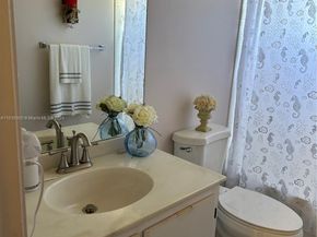 6701 N University Dr 202, Tamarac FL 33321