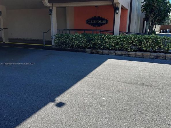 6701 N University Dr 202, Tamarac FL 33321
