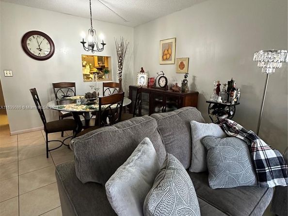 6701 N University Dr 202, Tamarac FL 33321
