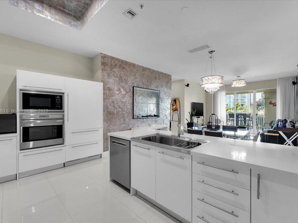 200 Sunny Isles Blvd TH404, Sunny Isles Beach FL 33160