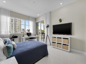 200 Sunny Isles Blvd TH404, Sunny Isles Beach FL 33160