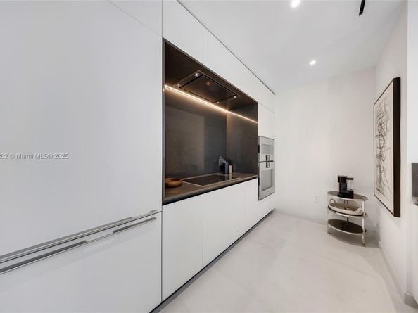 300 Biscayne Blvd Way 805, Miami FL 33131