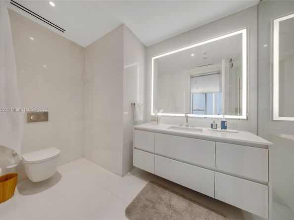 300 Biscayne Blvd Way 805, Miami FL 33131