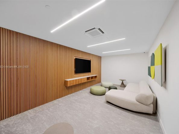 300 Biscayne Blvd Way 805, Miami FL 33131