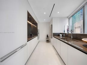 300 Biscayne Blvd Way 805, Miami FL 33131
