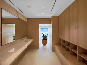 300 Biscayne Blvd Way 805, Miami FL 33131