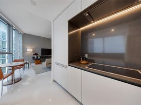 300 Biscayne Blvd Way 805, Miami FL 33131