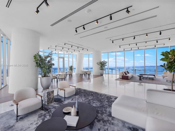 300 Biscayne Blvd Way 805, Miami FL 33131