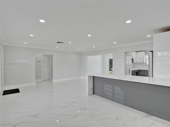 740 NE 181st St, Miami FL 33162