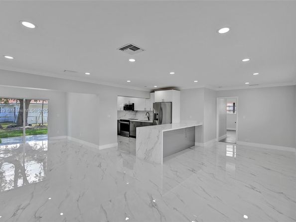 740 NE 181st St, Miami FL 33162