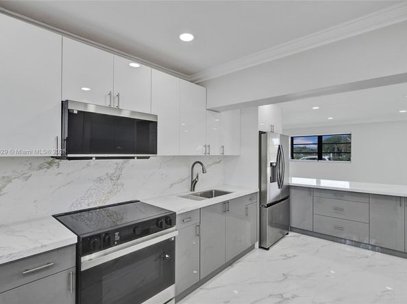 740 NE 181st St, Miami FL 33162
