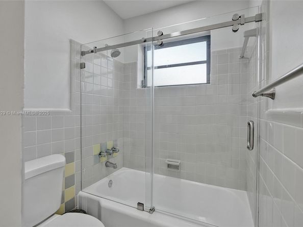 740 NE 181st St, Miami FL 33162