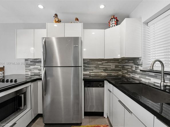 3536 NE 168th St 206, North Miami Beach FL 33160