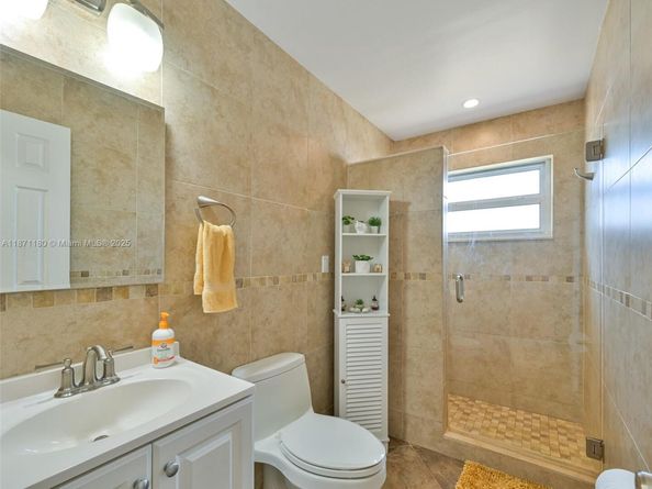 104 N 31st Ct, Hollywood FL 33021