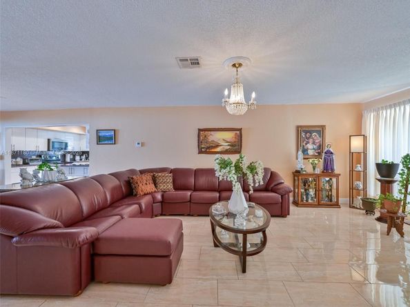 104 N 31st Ct, Hollywood FL 33021