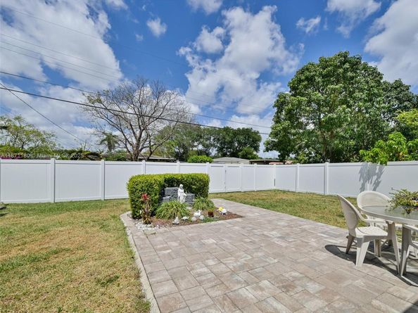 104 N 31st Ct, Hollywood FL 33021
