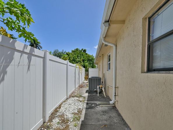 104 N 31st Ct, Hollywood FL 33021